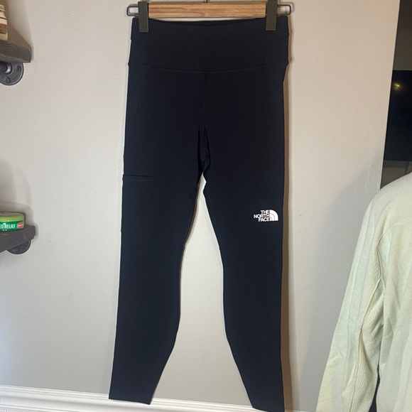The North Face women’s Black Leggings - Picture 3 of 4
